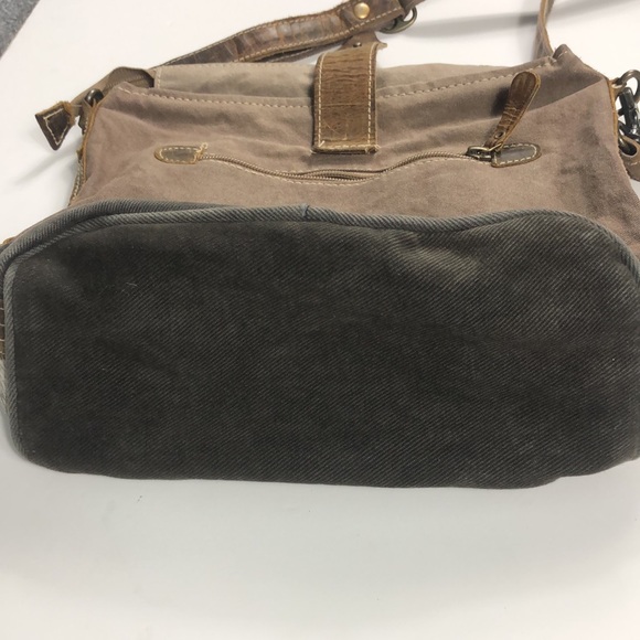 Myra - Picture 3 of 9